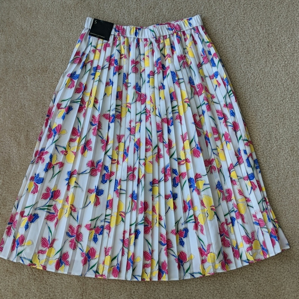 Banana republic pleated floral skirt